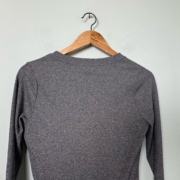Athleta Uptempo Ribbed Henley Top w/thumbholes in gray size small - Picture 8 of 13